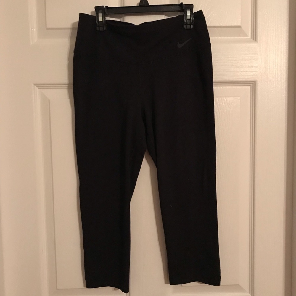 Nike cropped athletic leggings